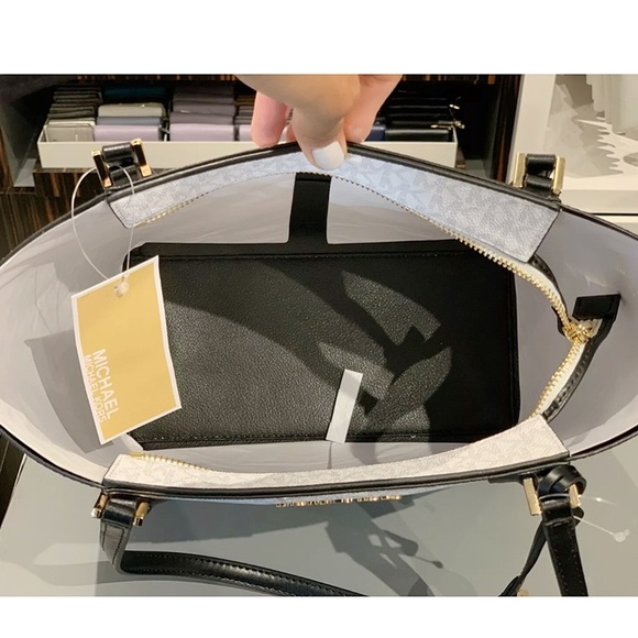 Gaby’sBags👜💕-NWT Michael Kors Tote Signature MK - Picture 7 of 8